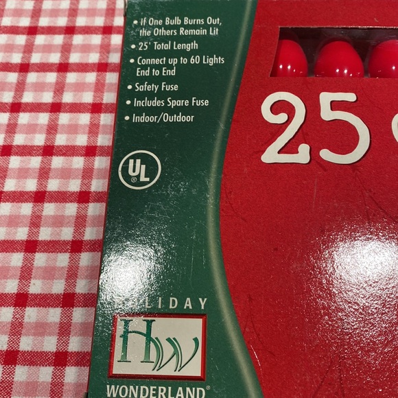 String of 25 red lights on green wire New in box. Never used. - Picture 2 of 9